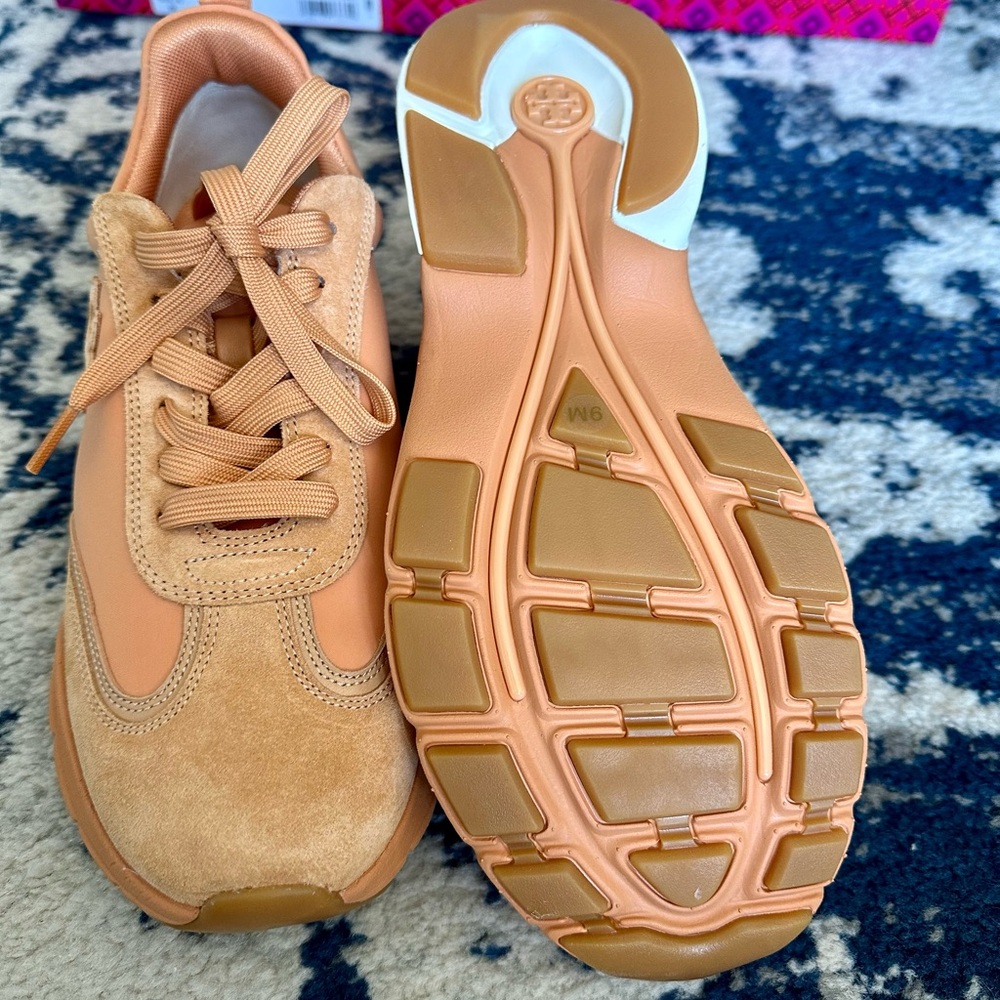 Brand new never worn !!